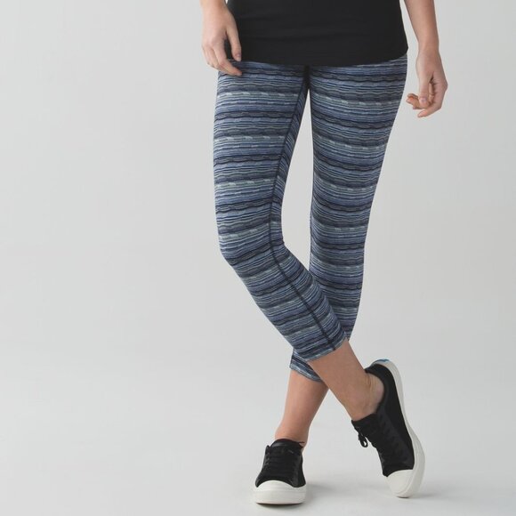 Lululemon High Rise Wunder Under Crop size 8 *EUC - Picture 1 of 12